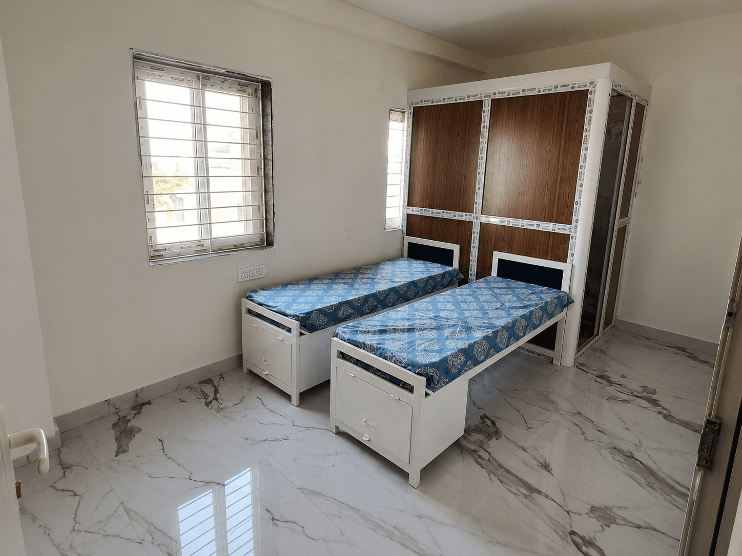 Special Partitioned 2-Bed Room at Prince Deluxe PG For Boys